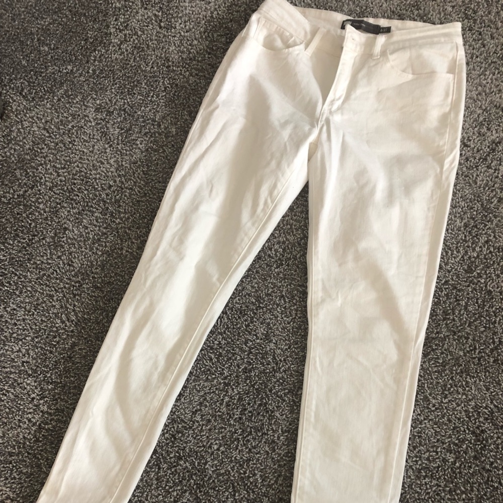 Levi hug rise jeans